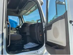 2015 VOLVO VNL670