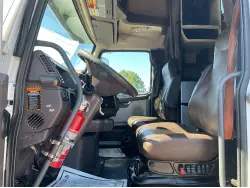 2015 VOLVO VNL670