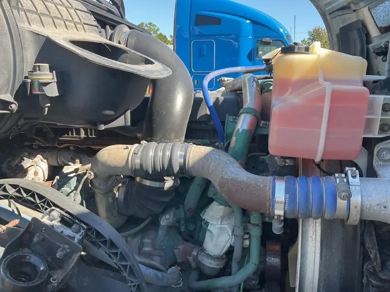 2015 VOLVO VNL670