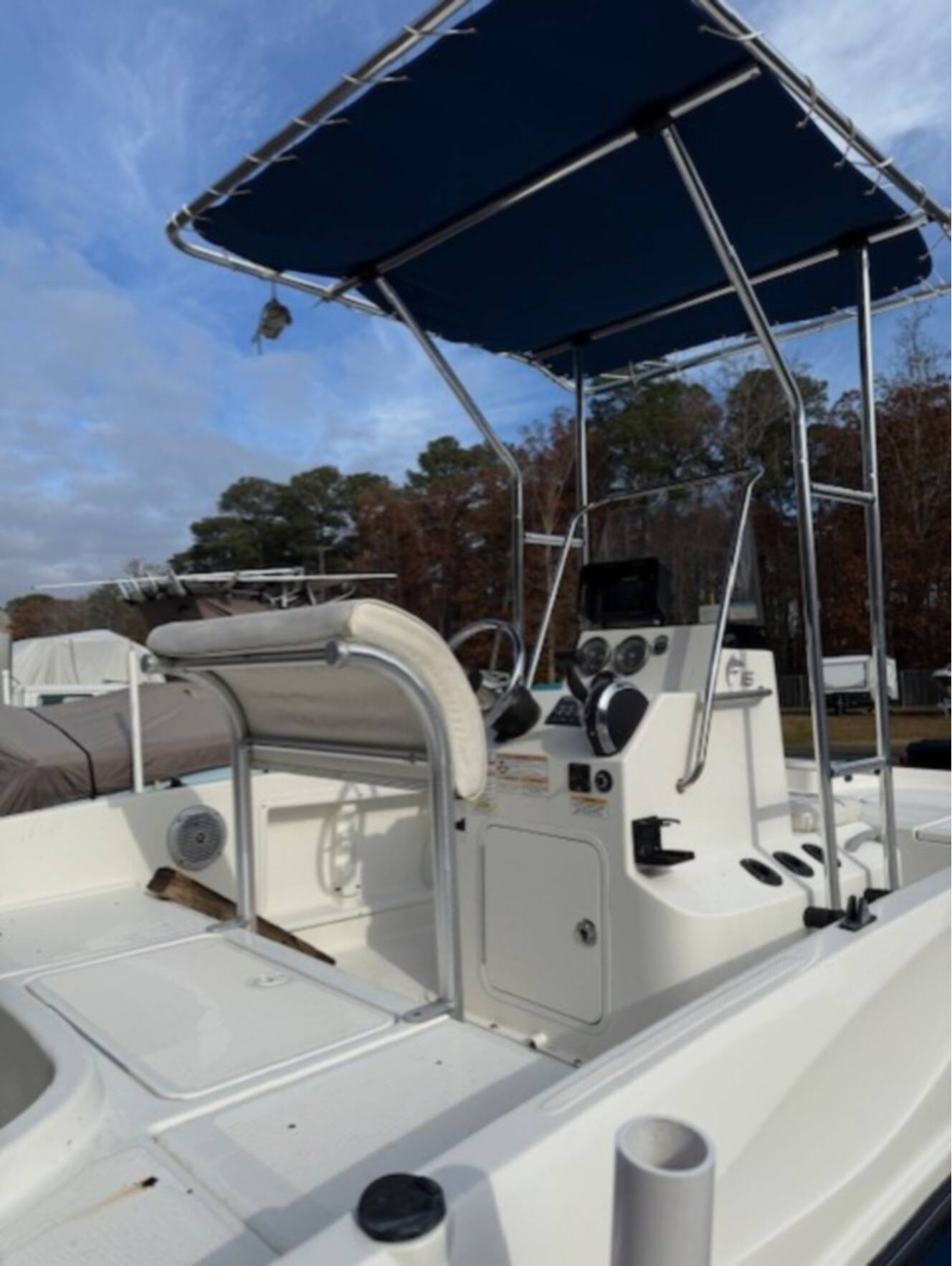 A photo of this 2017 Bayliner Element E16