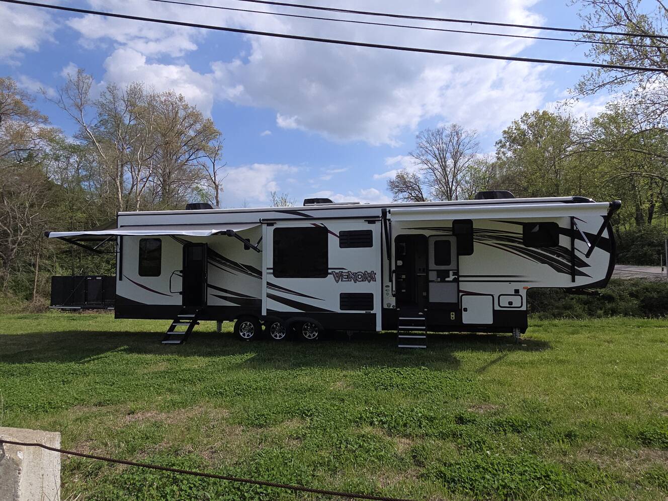 A photo of this 2021 K-Z VENOM 4114TK