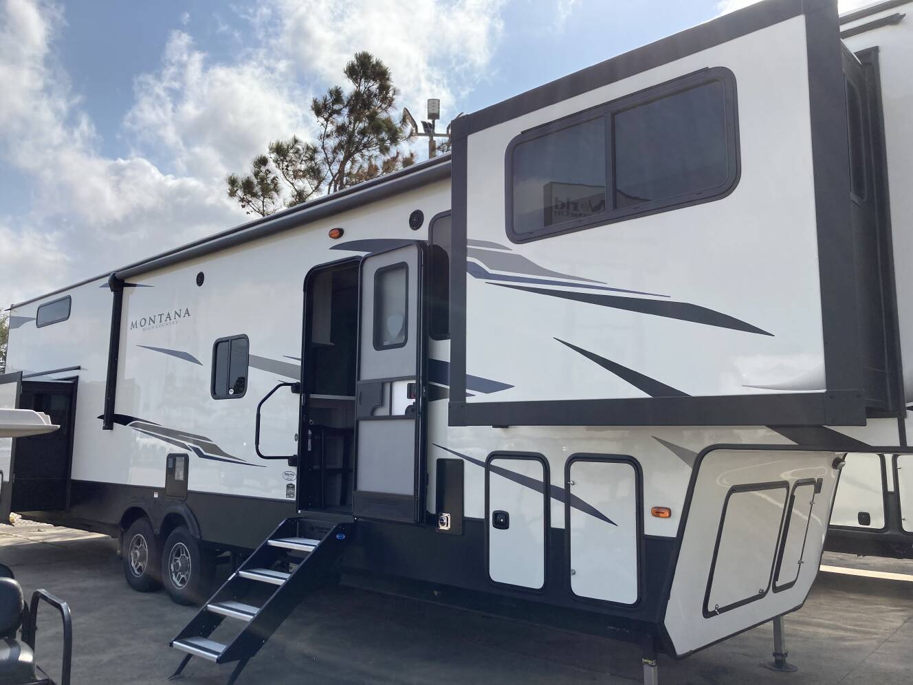 A photo of this 2021 Keystone MONTANA HIGH COUNTRY 377FL