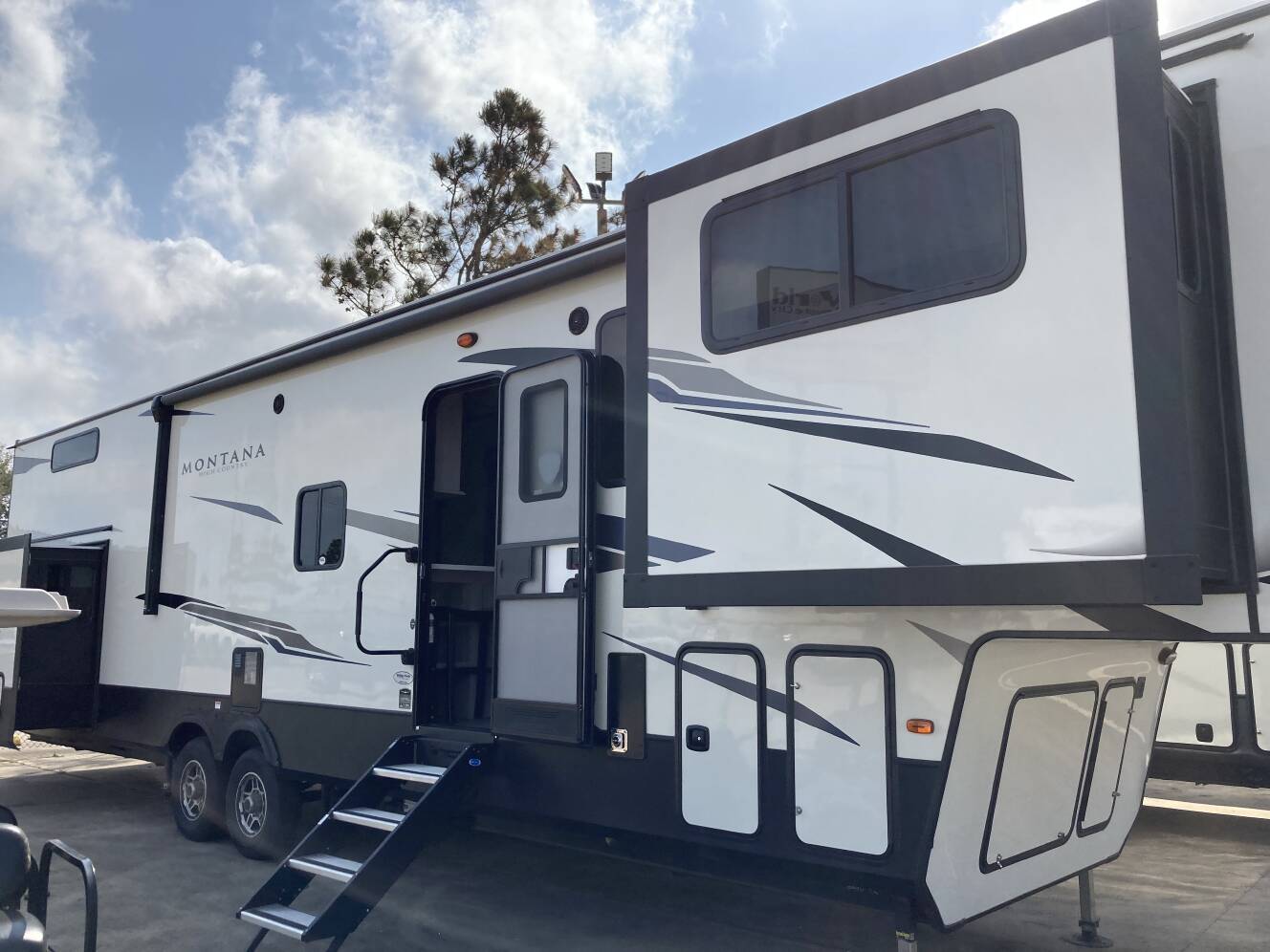 A photo of this 2021 Keystone MONTANA HIGH COUNTRY 377FL