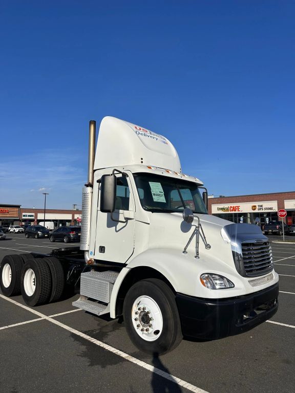 2015 FREIGHTLINER COLUMBIA in Linden, NJ