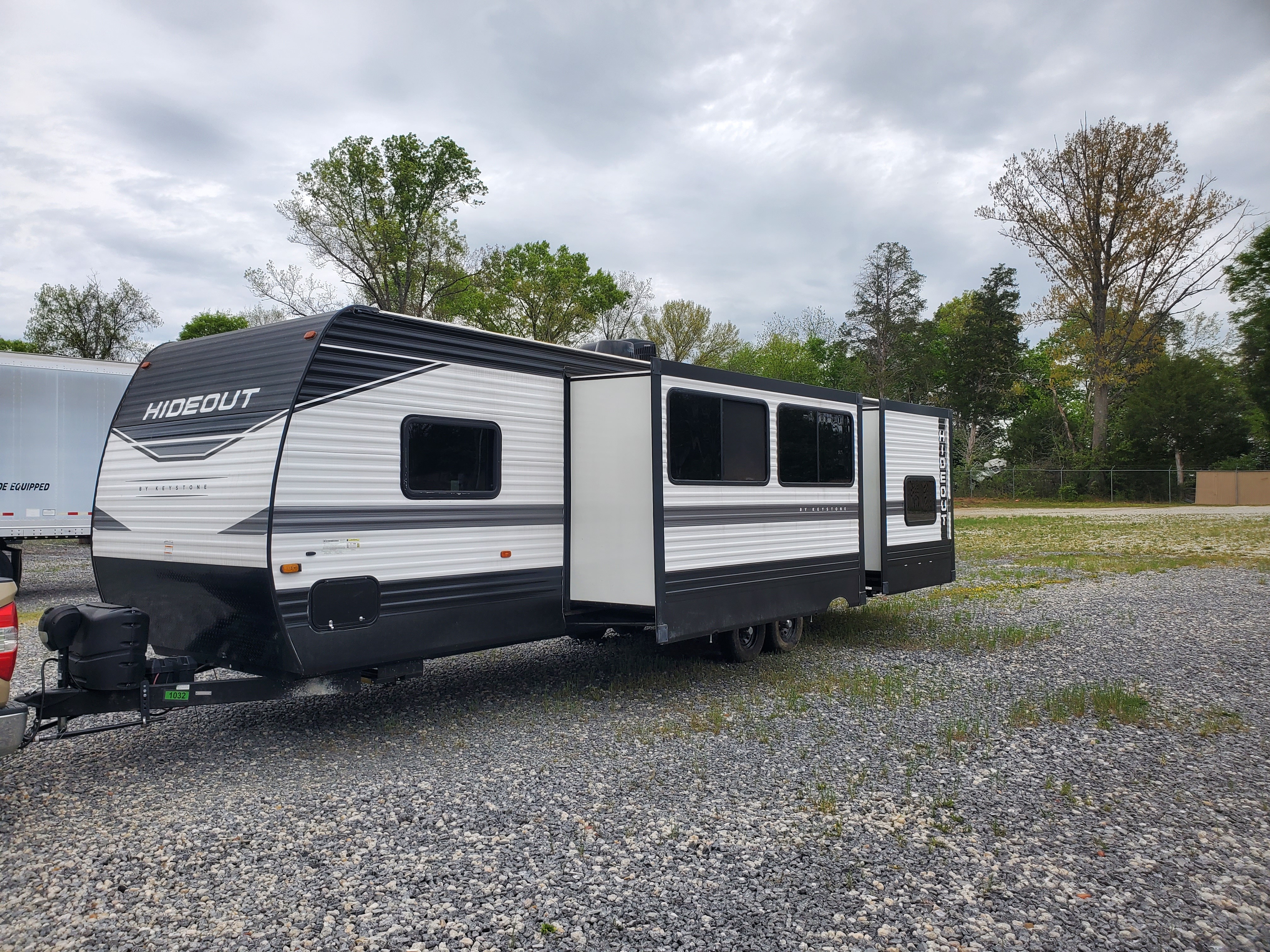 2022 Keystone HIDEOUT 318BR in bybee TN