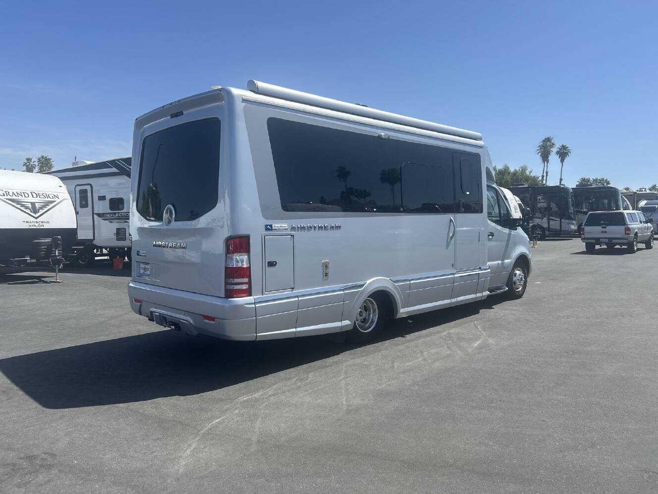 A photo of this 2023 Airstream ATLAS 24 TOMMY BAHAMA 