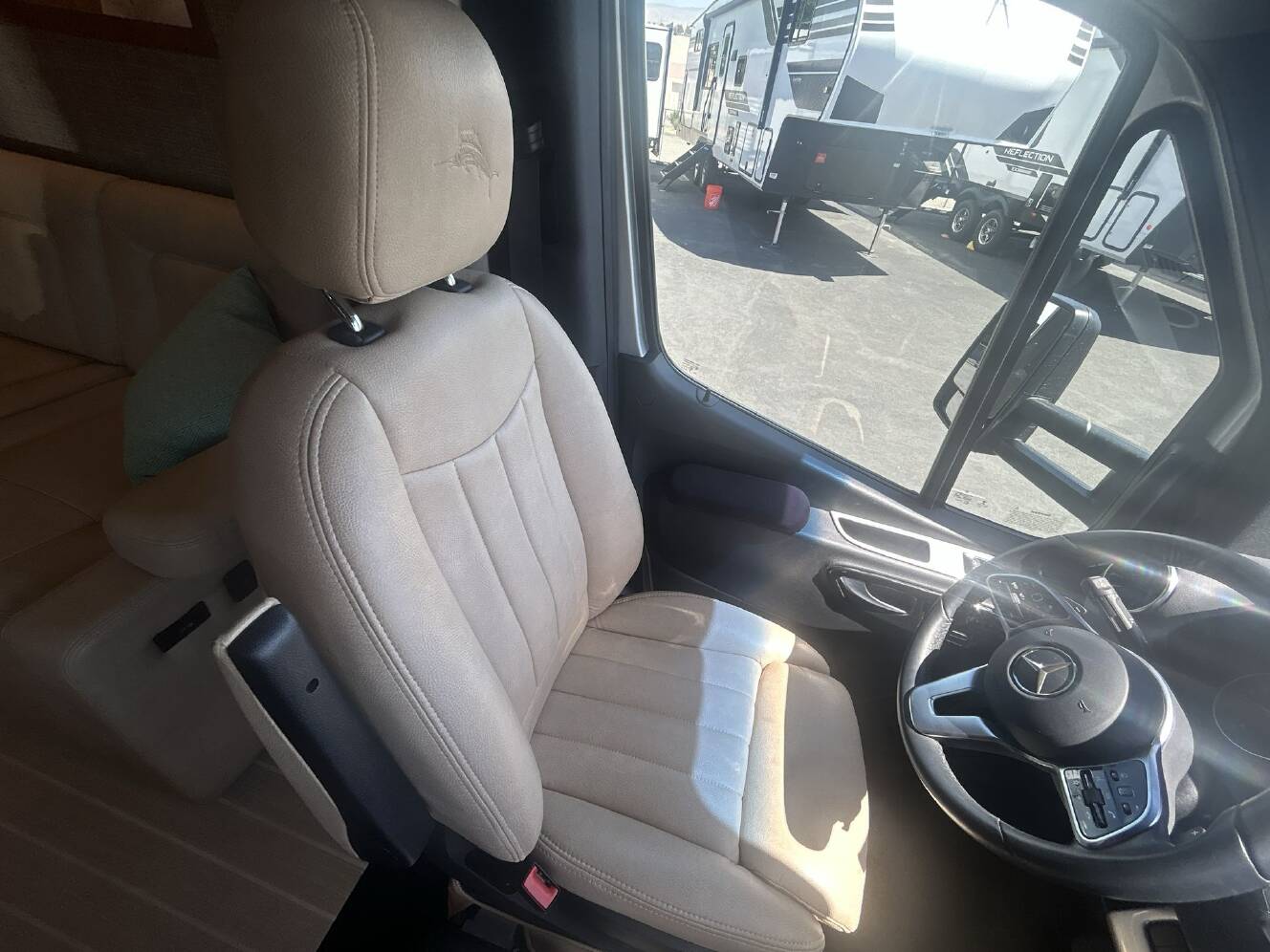 A photo of this 2023 Airstream ATLAS 24 TOMMY BAHAMA 