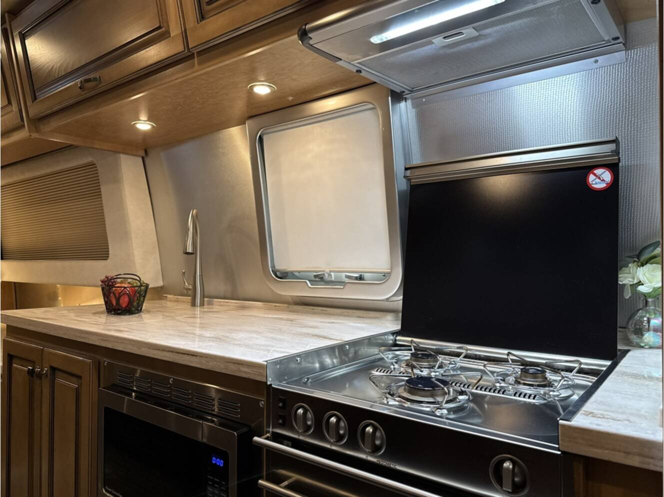 A photo of this 2020 Airstream CLASSIC 33FB