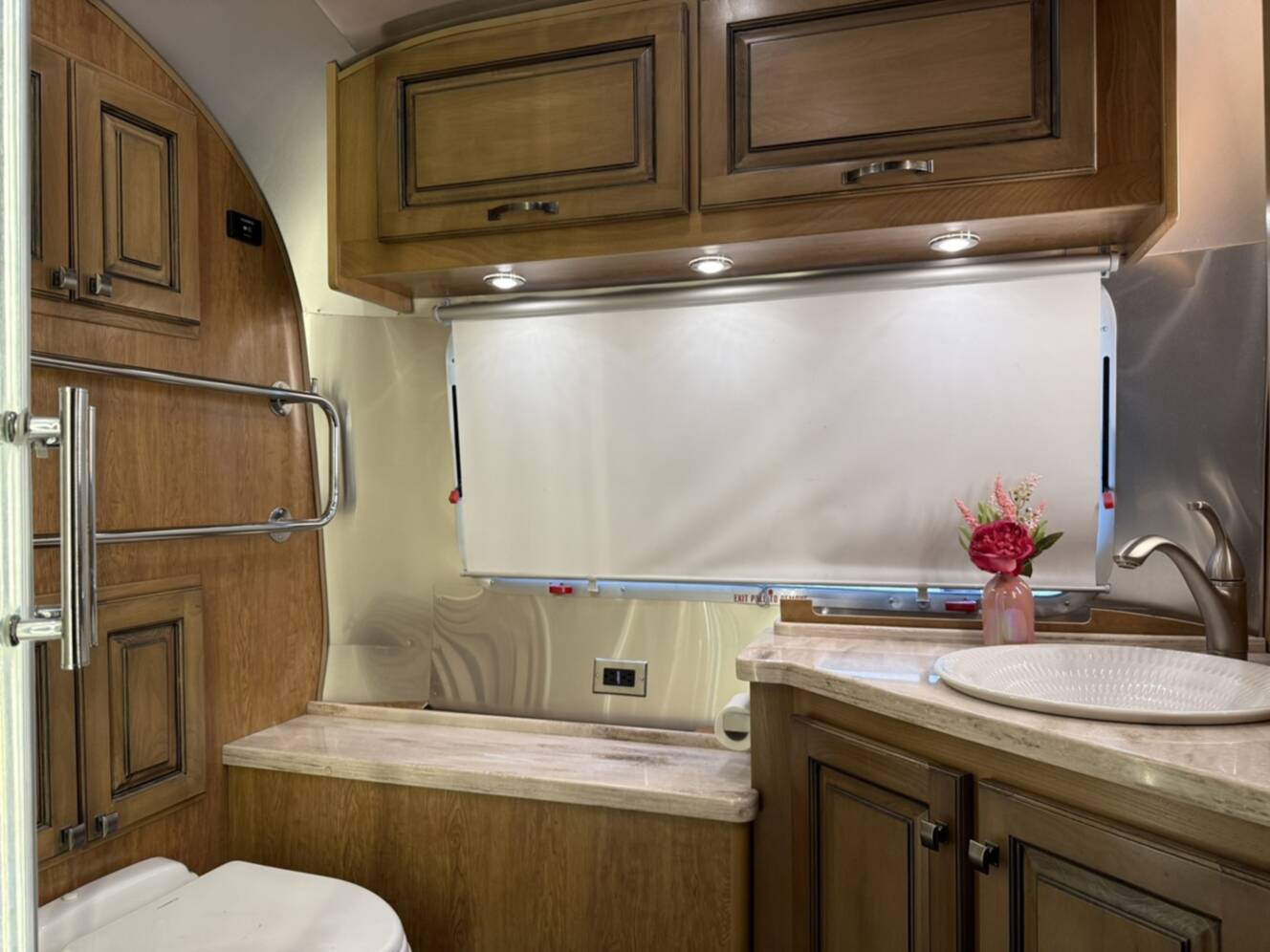 A photo of this 2020 Airstream CLASSIC 33FB