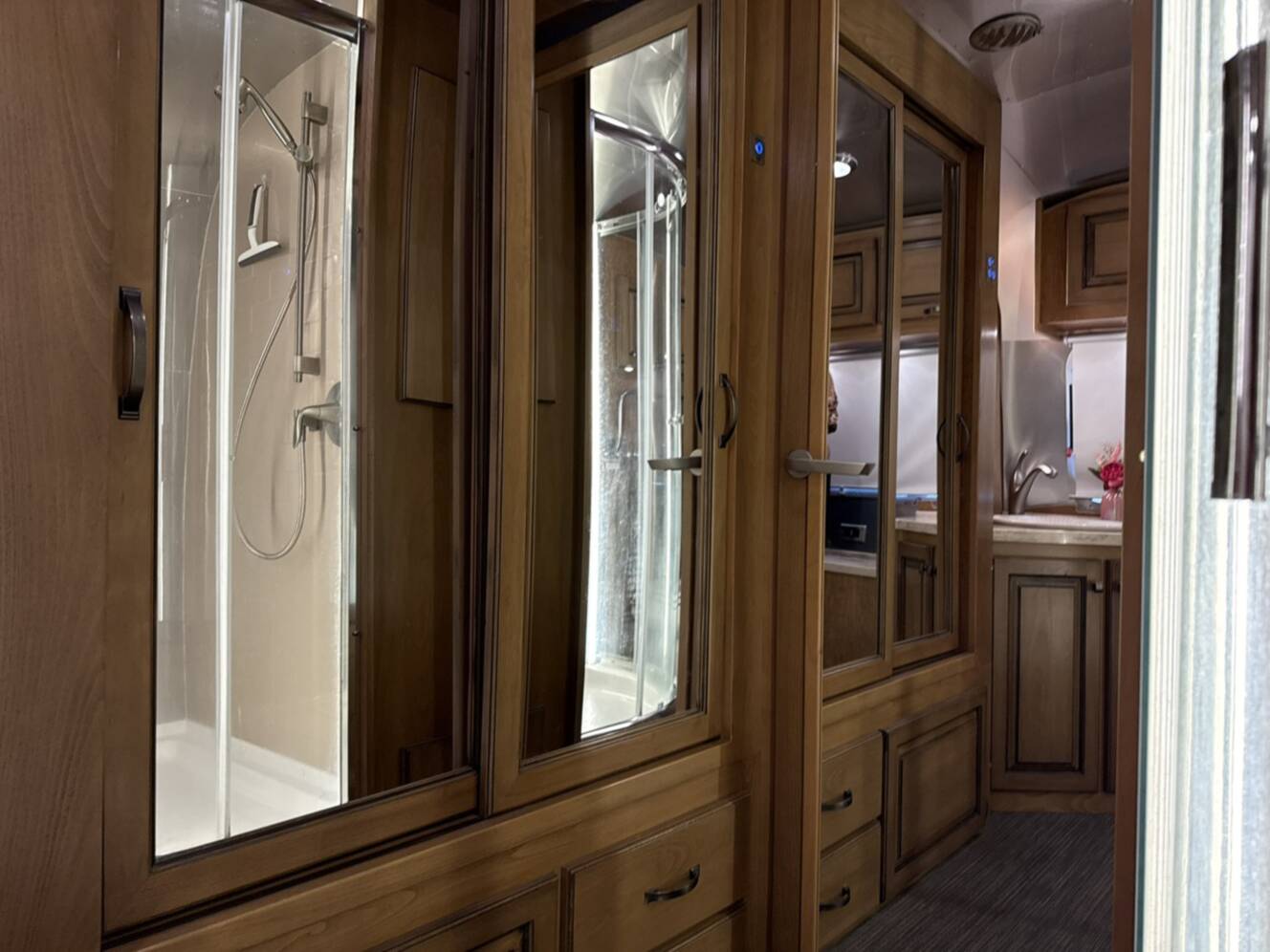 A photo of this 2020 Airstream CLASSIC 33FB