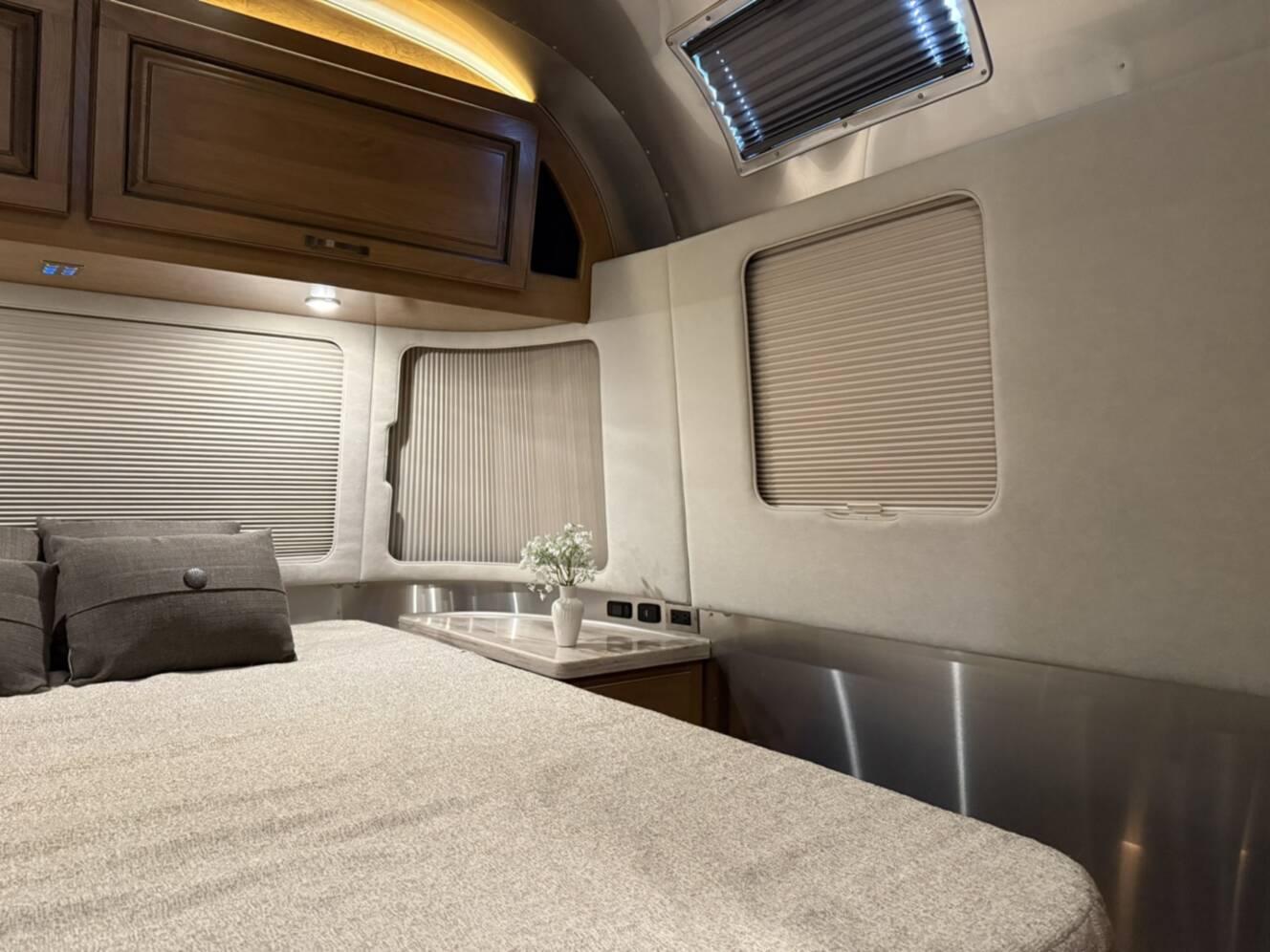 A photo of this 2020 Airstream CLASSIC 33FB