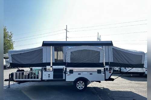 2011 Coleman EVOLUTION EV3 in grass valley CA