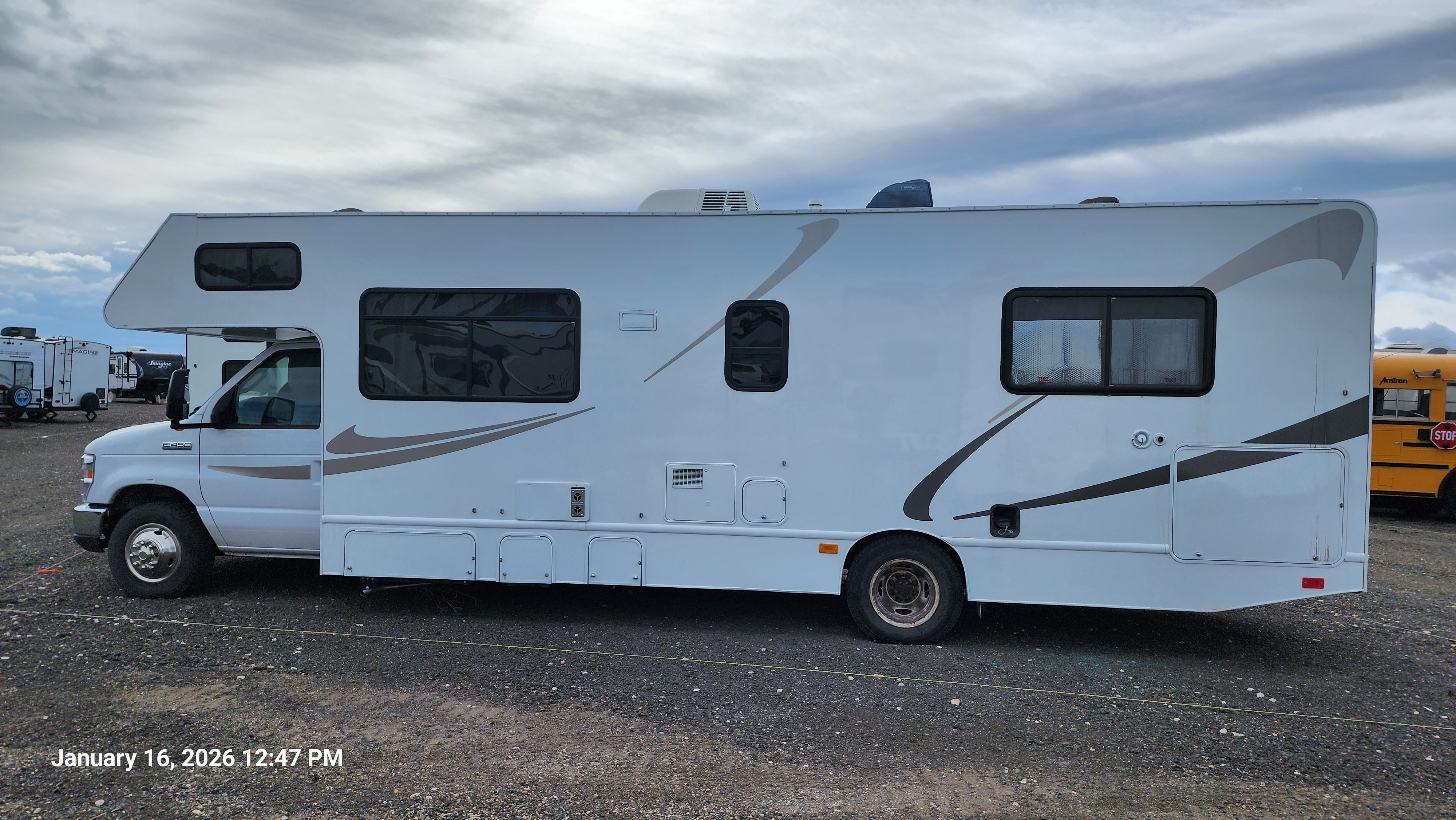 2019 Thor Motor Coach FOUR WINDS MAJESTIC 28A in golden CO