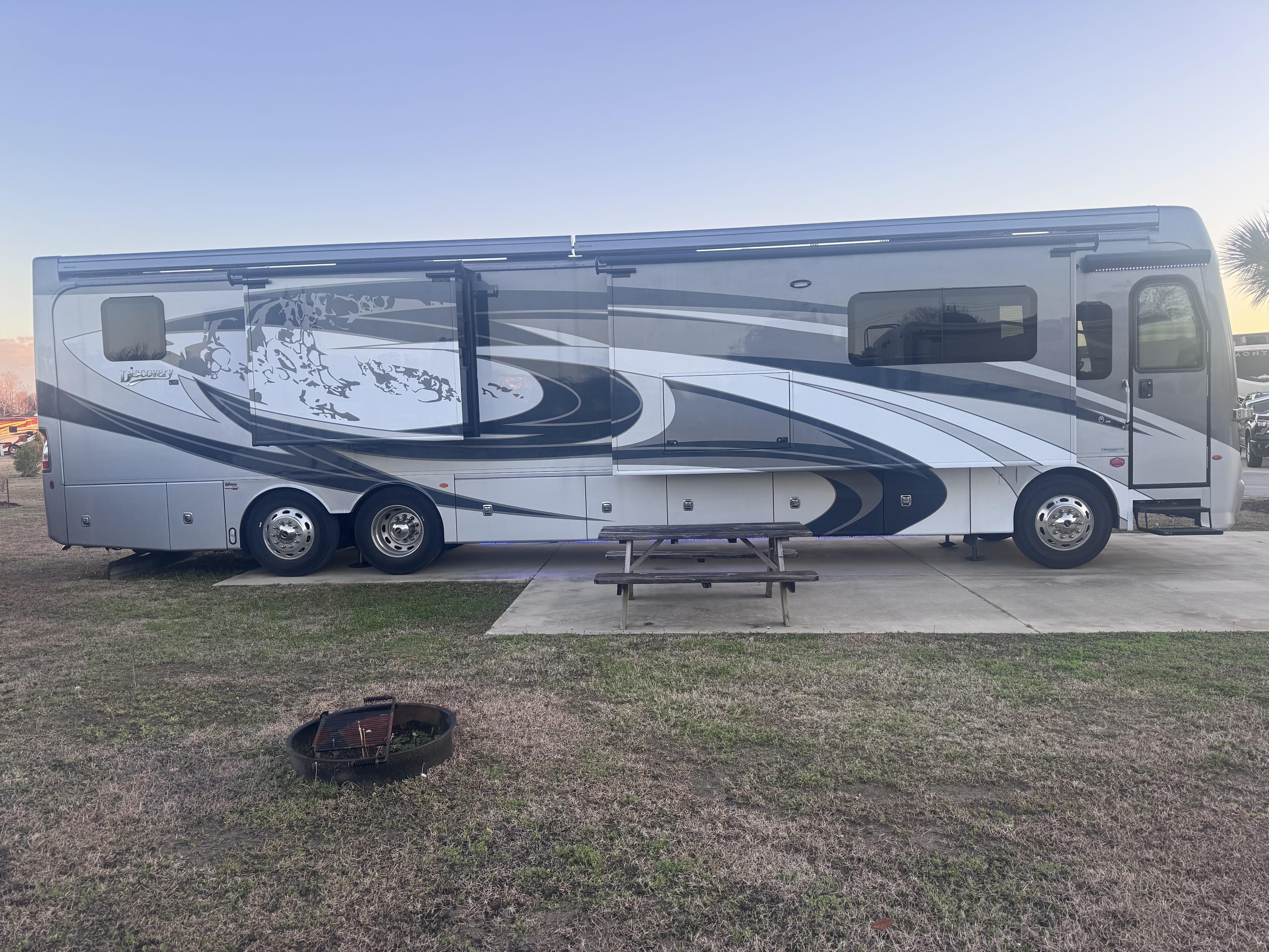 2022 Fleetwood DISCOVERY LXE 44S in demorest GA