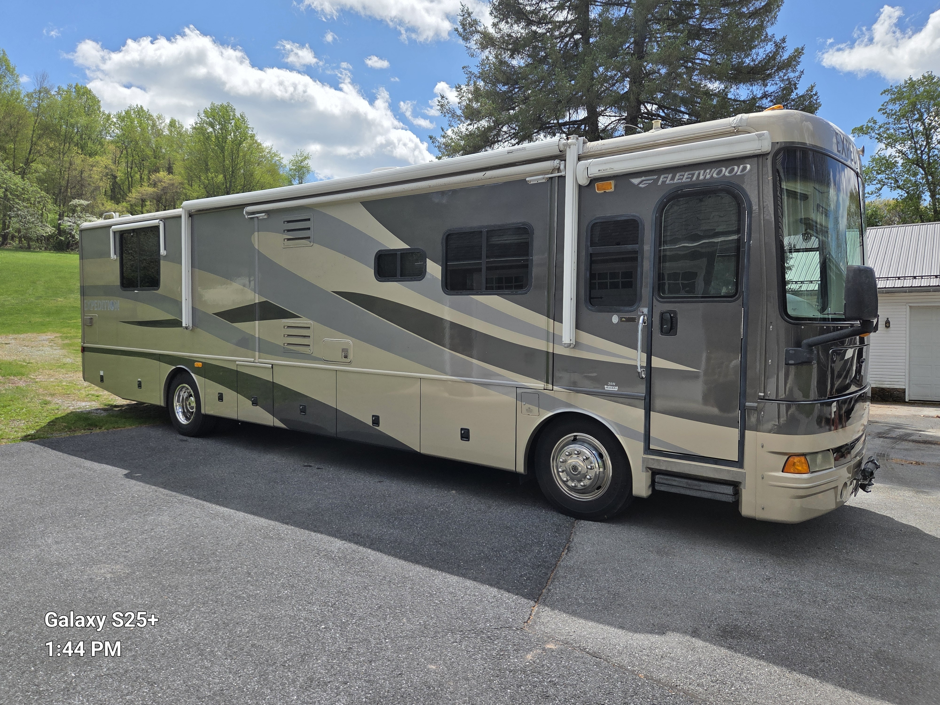 2005 Fleetwood EXPEDITION 38N in dauphin PA