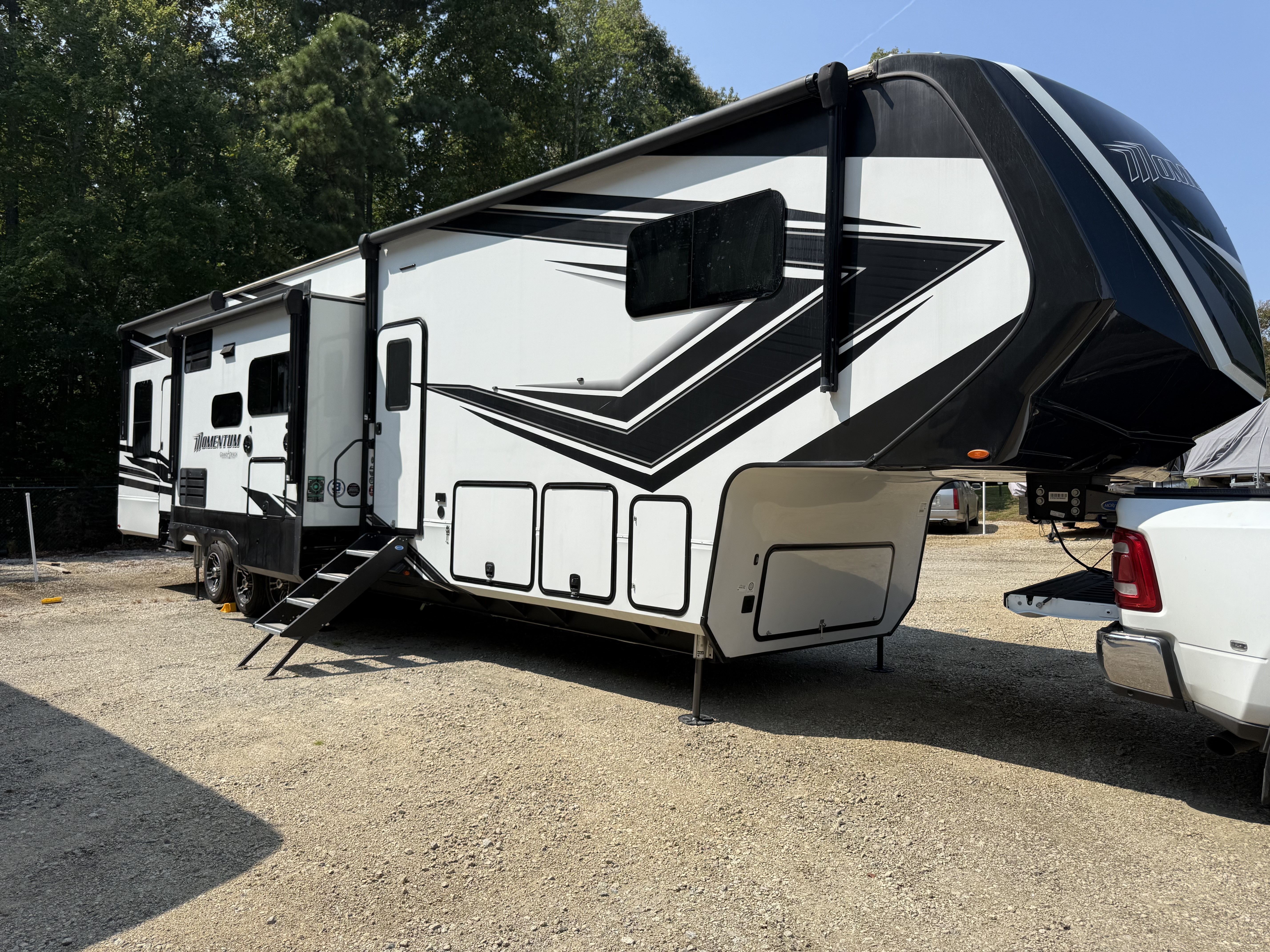2023 Grand Design MOMENTUM 410TH RV