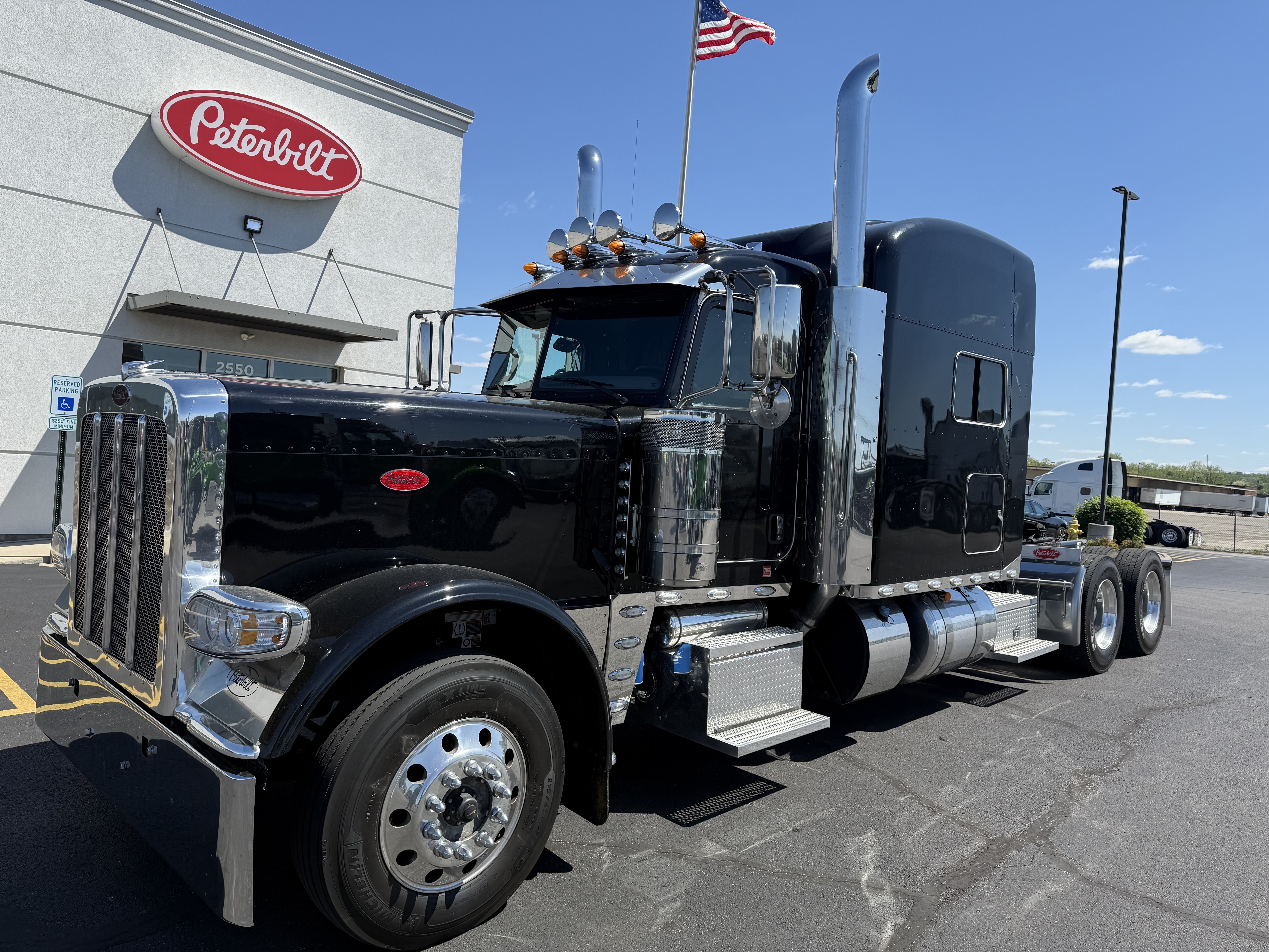 2023 PETERBILT 389 in Cincinnati, OH