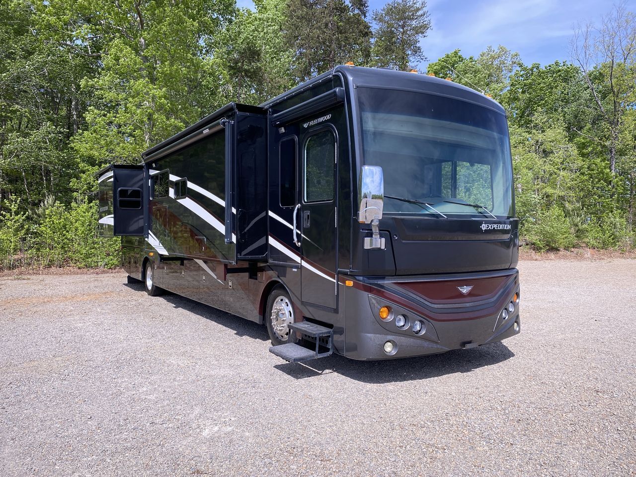 2014 Fleetwood EXPEDITION 40X in ringgold VA