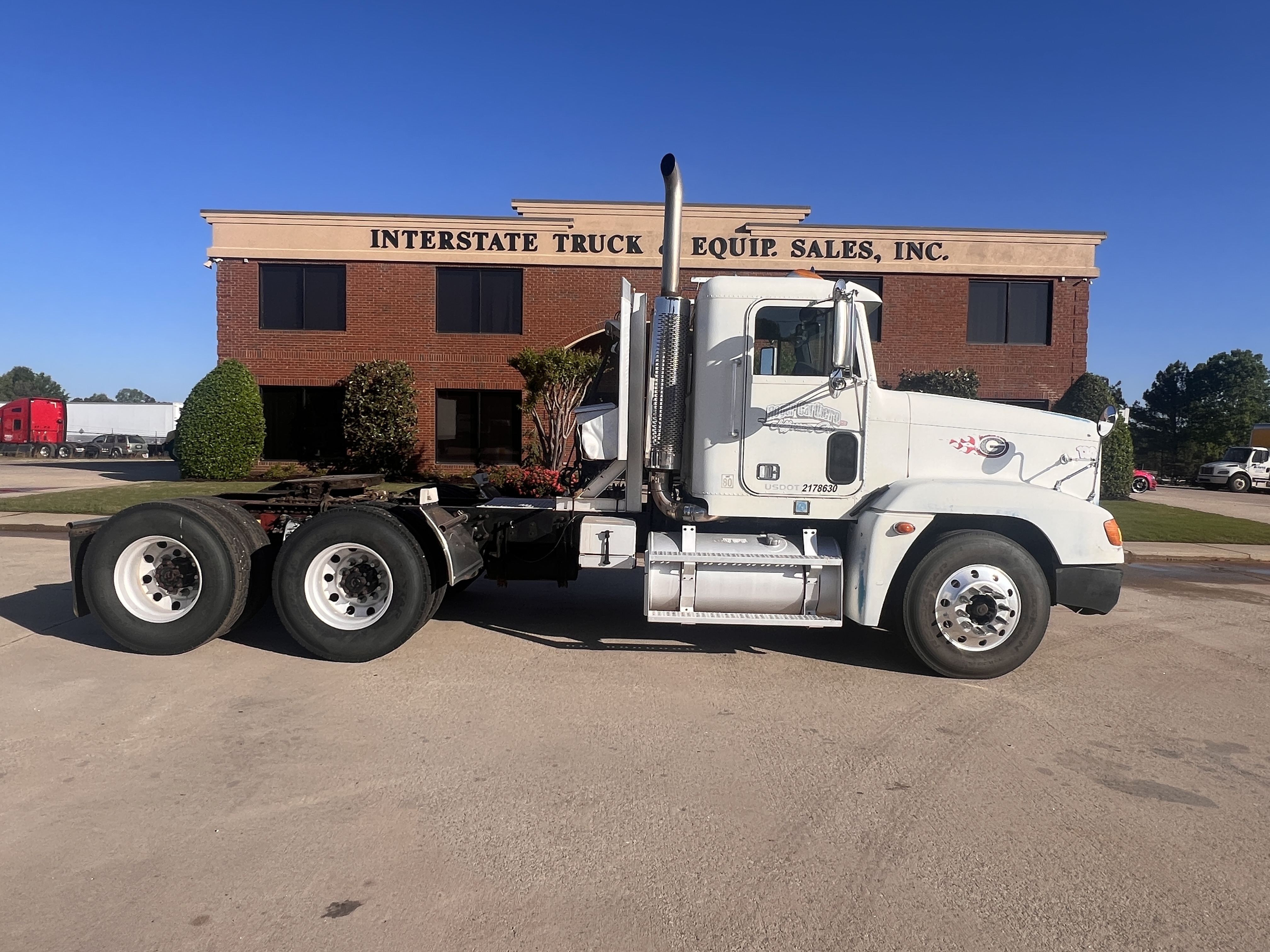 2000 FREIGHTLINER COLUMBIA in Jefferson, GA
