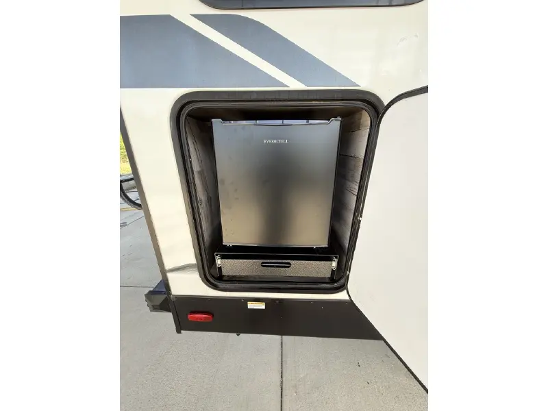 2022 FOREST RIVER SURVEYOR LEGEND 203RKLE