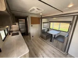 2022 FOREST RIVER SURVEYOR LEGEND 203RKLE