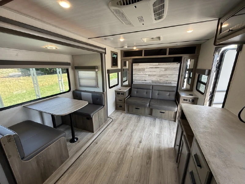 2022 FOREST RIVER SURVEYOR LEGEND 203RKLE