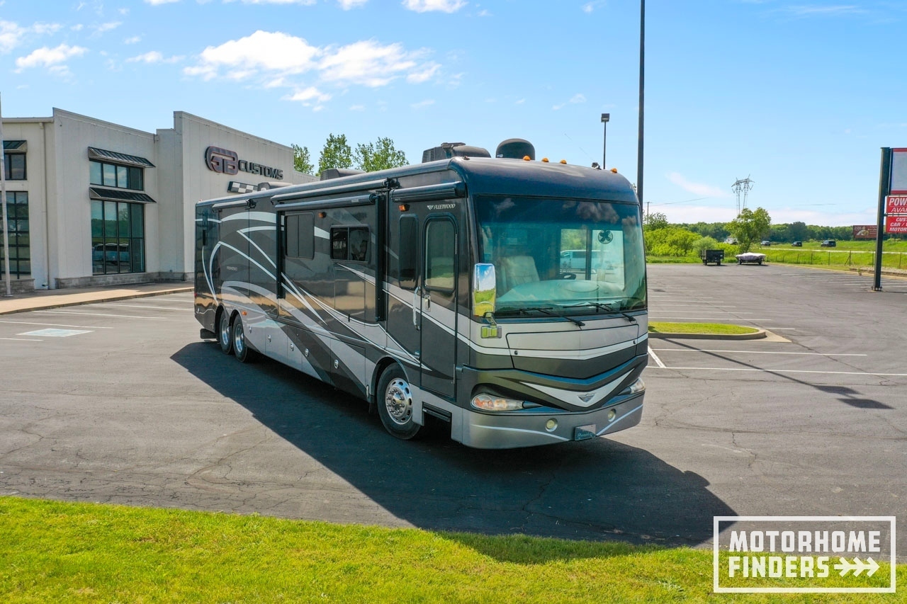 2013 Fleetwood PROVIDENCE 42M in culver IN