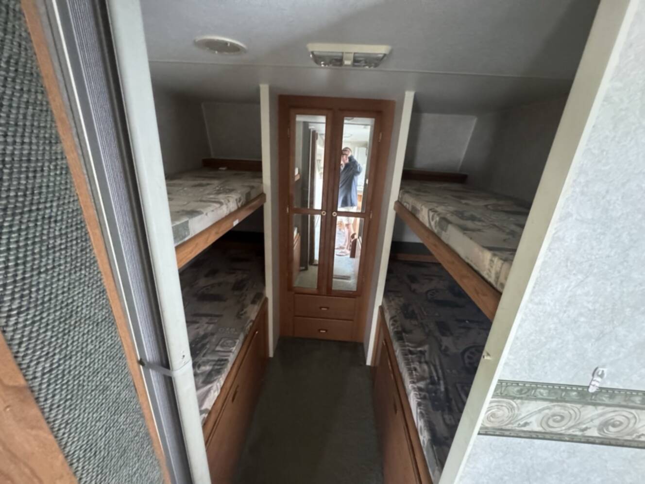 A photo of this 2003 Fleetwood TERRY 39L