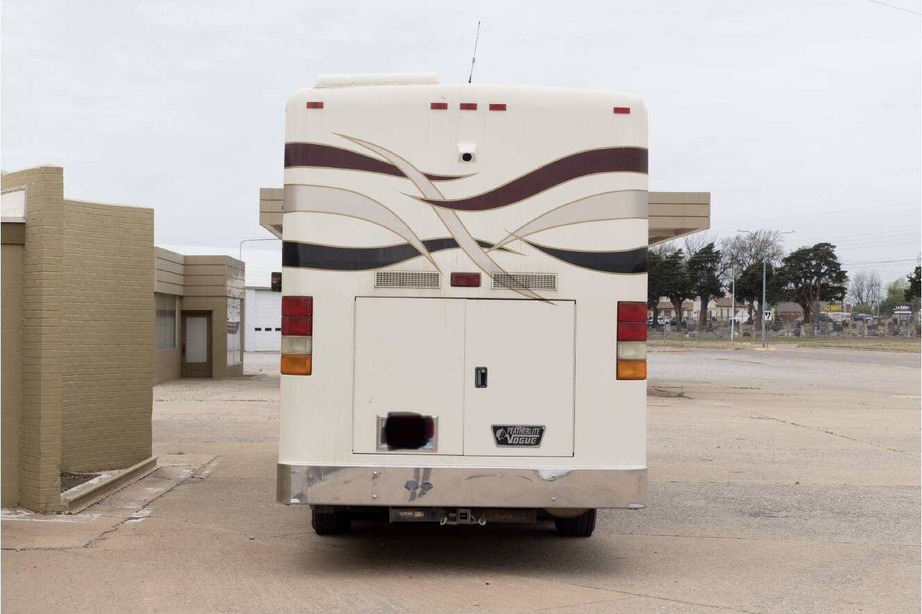 A photo of this 2000 Featherlite Coaches Vogue