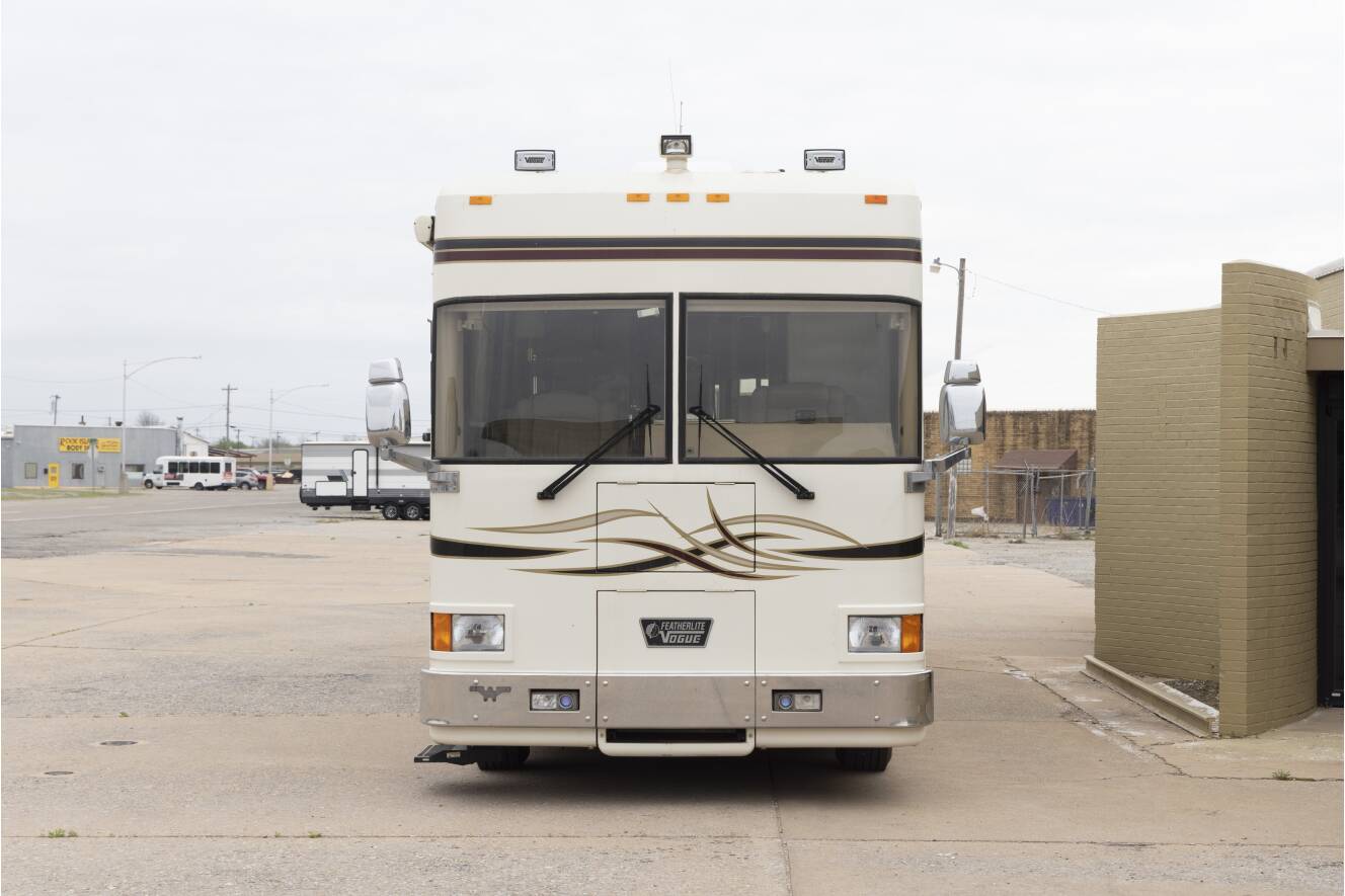 A photo of this 2000 Featherlite Coaches Vogue