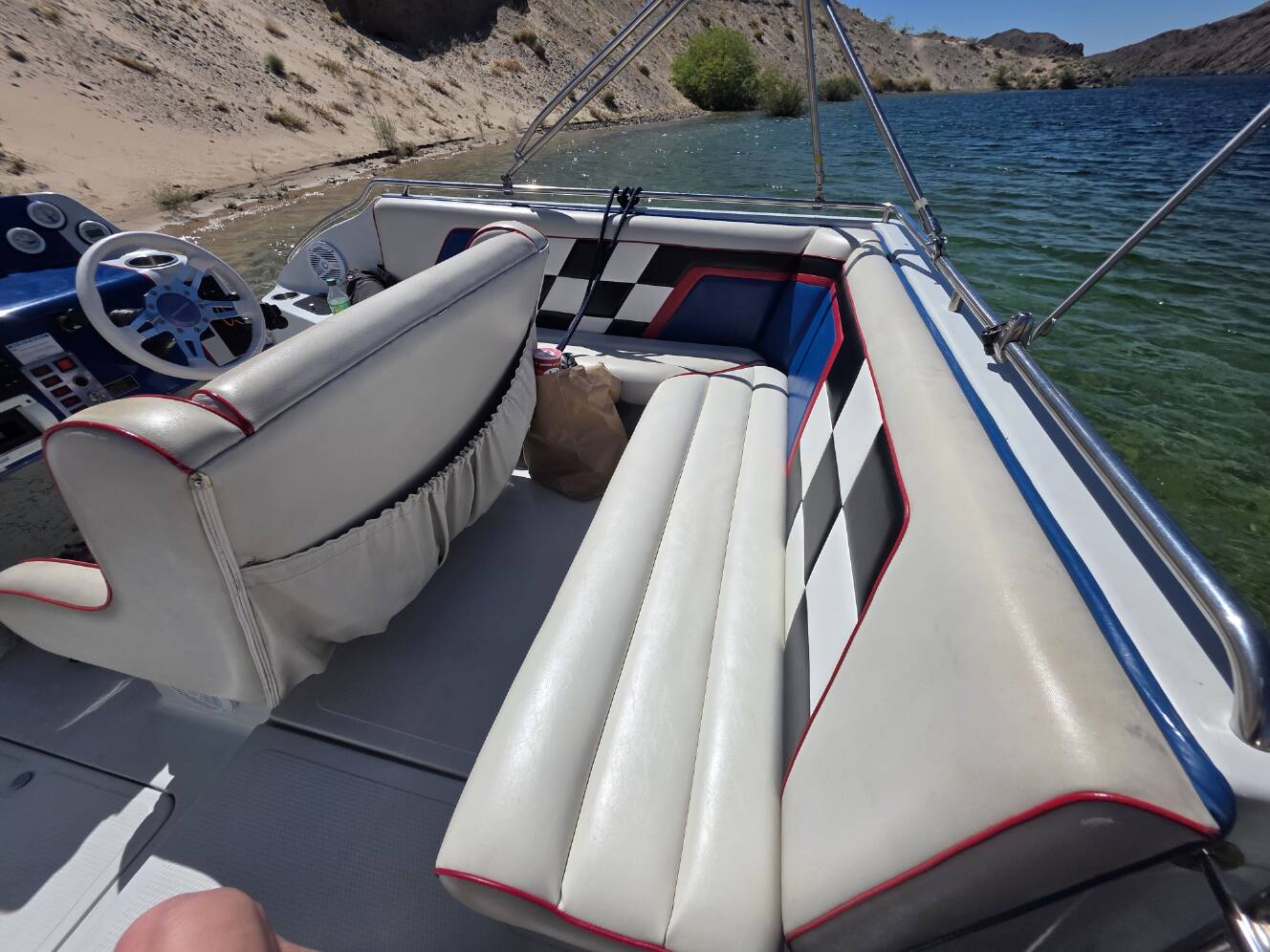 A photo of this 1999 Advantage Boats Party Cat