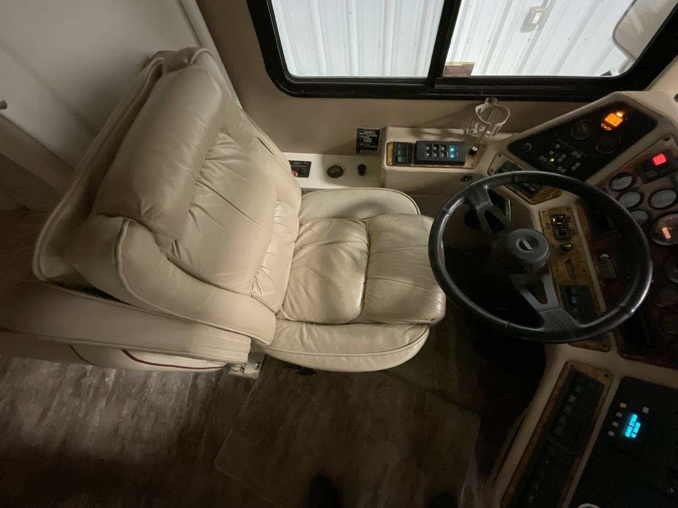 A photo of this 2000 Featherlite Coaches Vogue