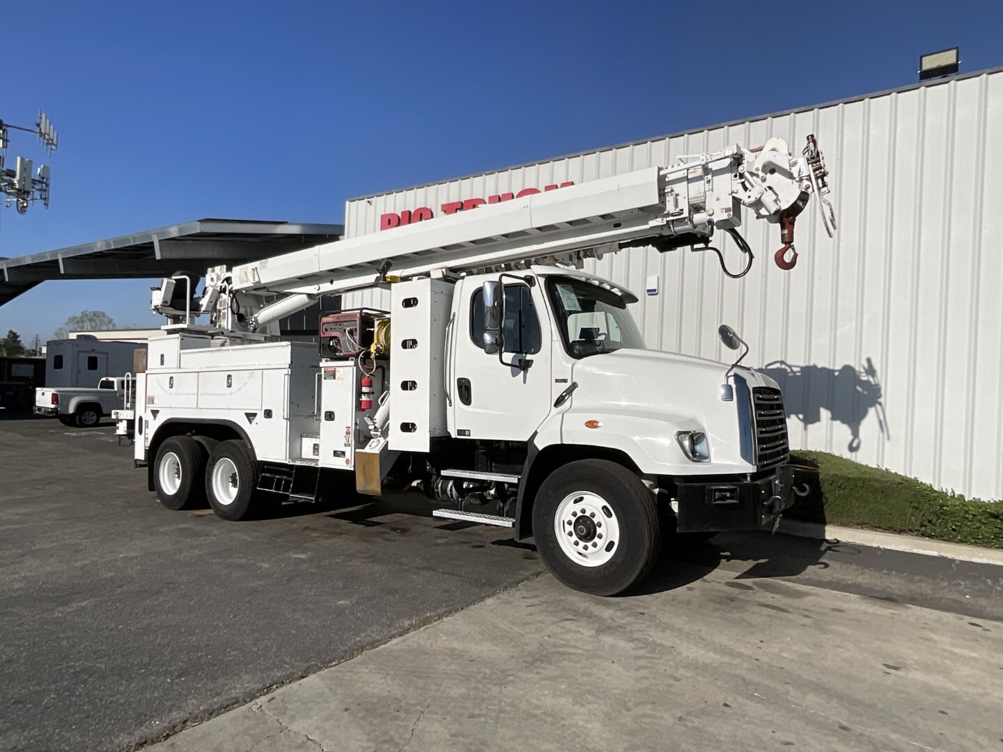 2016 FREIGHTLINER 114 SD in Fontana, CA