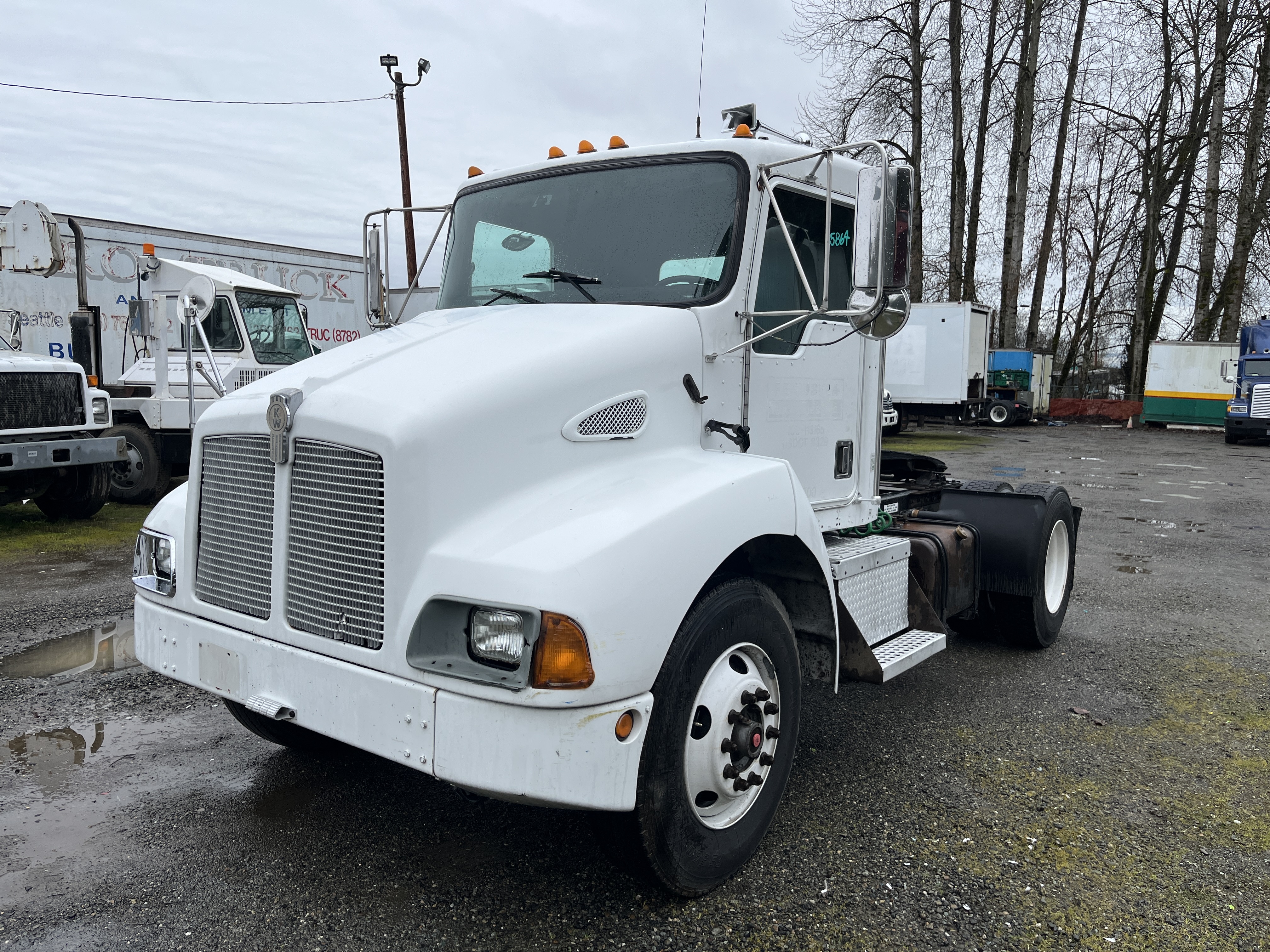 1998 KENWORTH T300 S/A AUTOMATIC TRACTOR in Pacific, WA