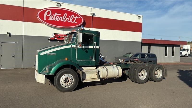1999 KENWORTH T800 in Portland, OR