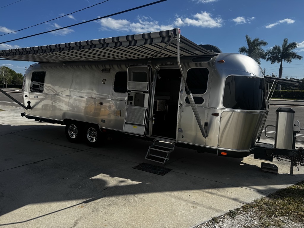 2016 Airstream CLASSIC 30 in naples FL