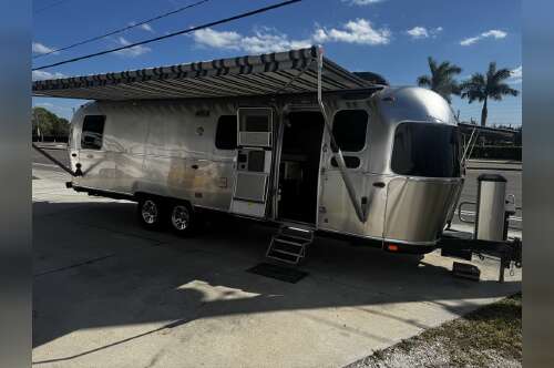 2016 Airstream CLASSIC 30 in naples FL