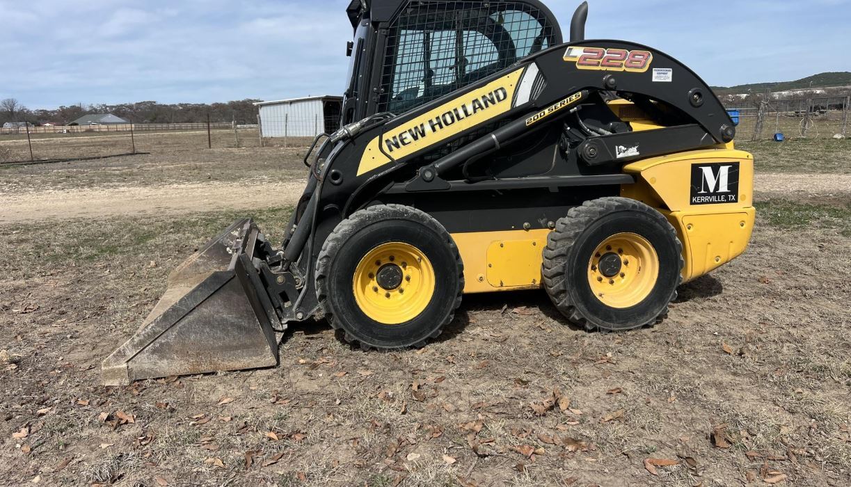 2015 NEW HOLLAND L228 in Kerrville, TX
