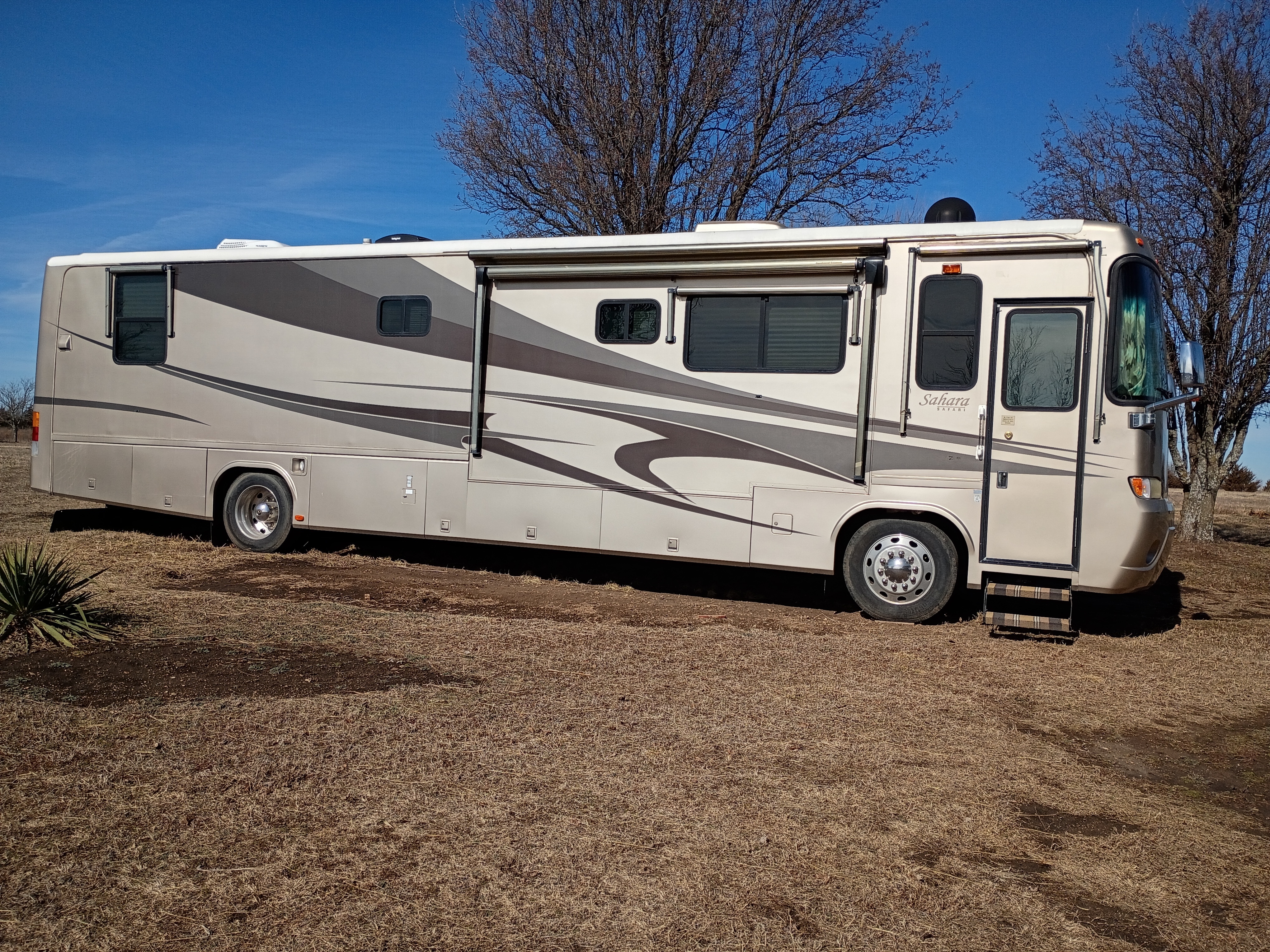 2004 Monaco SAFARI SAHARA in pomona KS