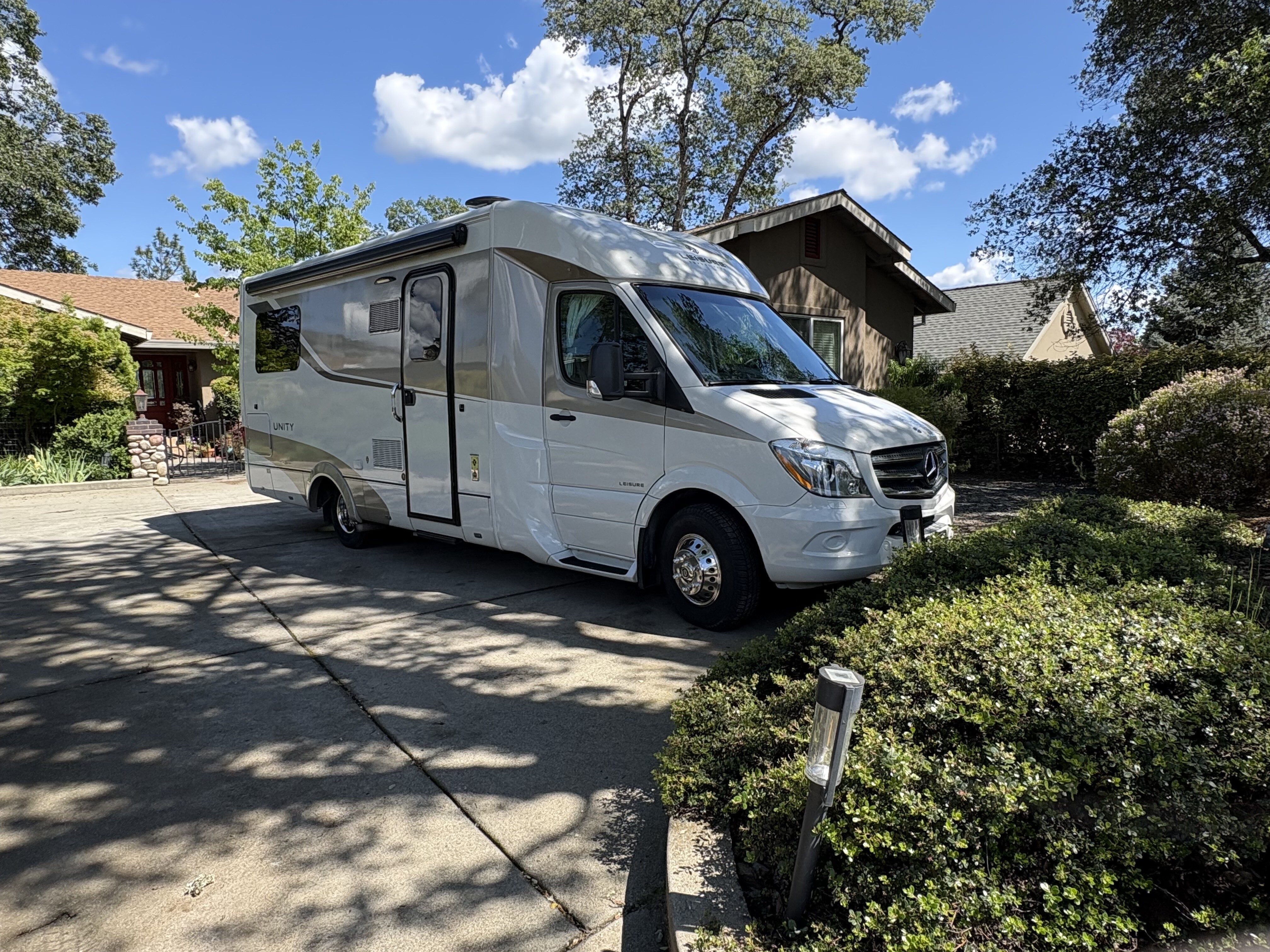 2016 Leisure Travel UNITY U 24 TB in grass valley CA