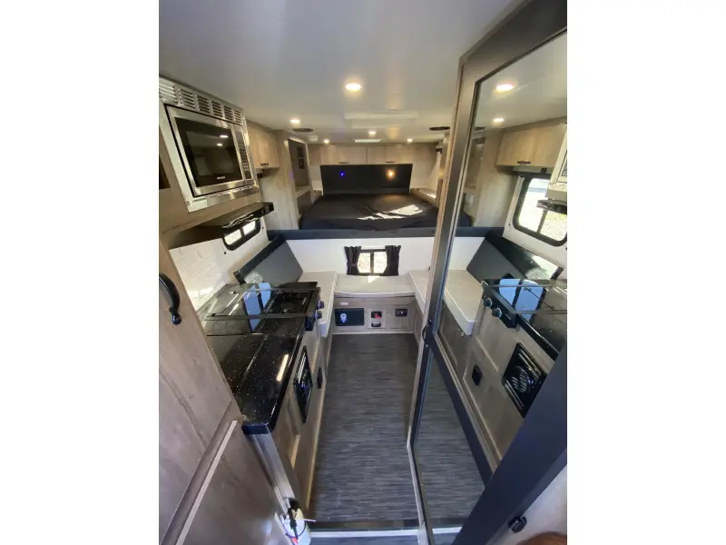 2026 Travel Lite Up Country 775U