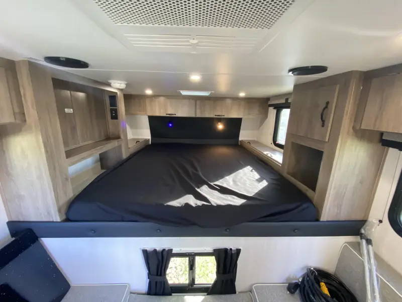 2026 Travel Lite Up Country 775U