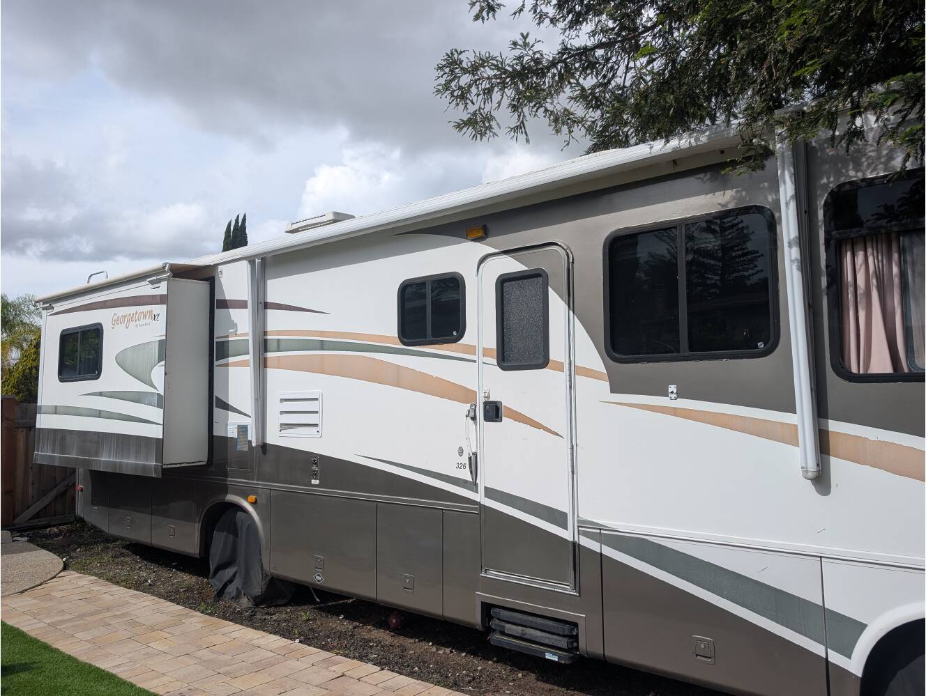 A photo of this 2006 Forest River GEORGETOWN XL 378TS