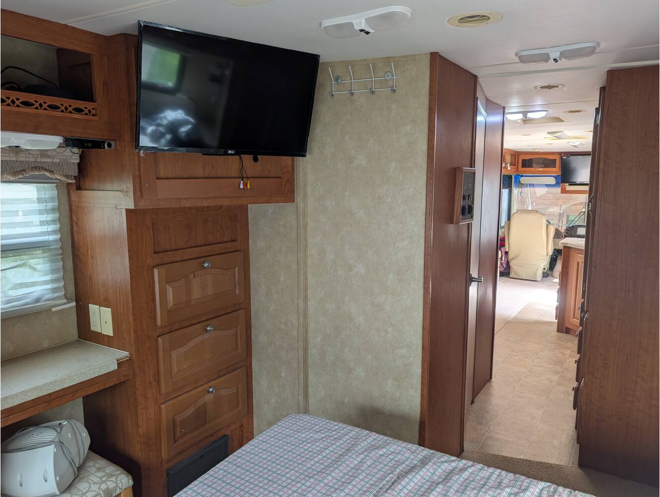 A photo of this 2006 Forest River GEORGETOWN XL 378TS