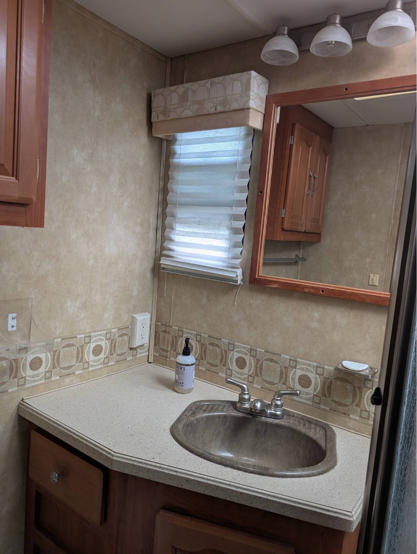 A photo of this 2006 Forest River GEORGETOWN XL 378TS