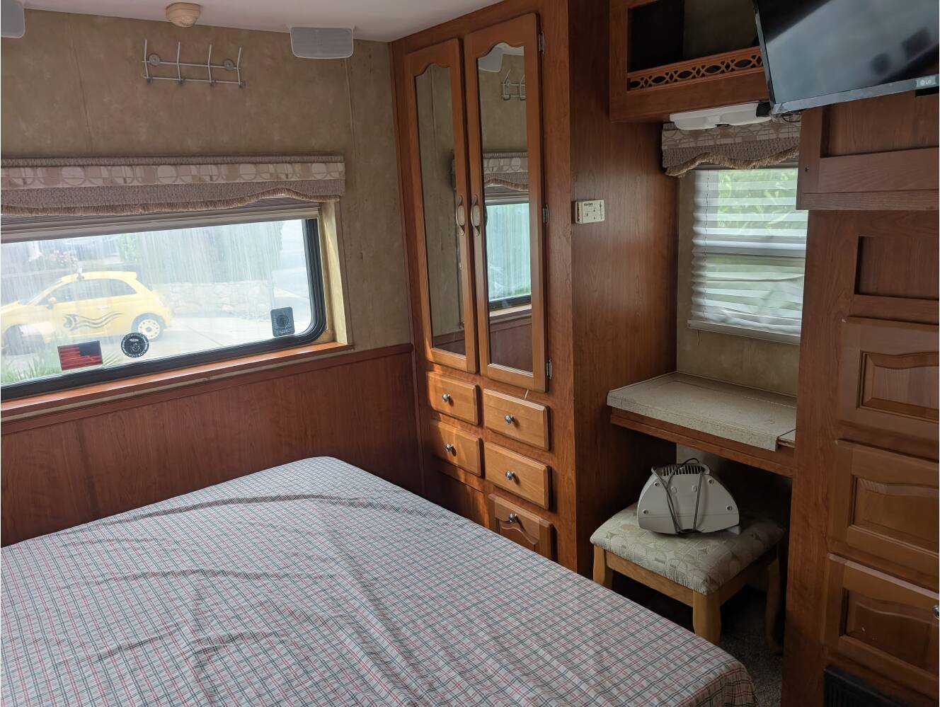 A photo of this 2006 Forest River GEORGETOWN XL 378TS
