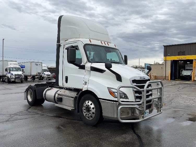 2021 FREIGHTLINER CASCADIA 116 in Milwaukee, WI