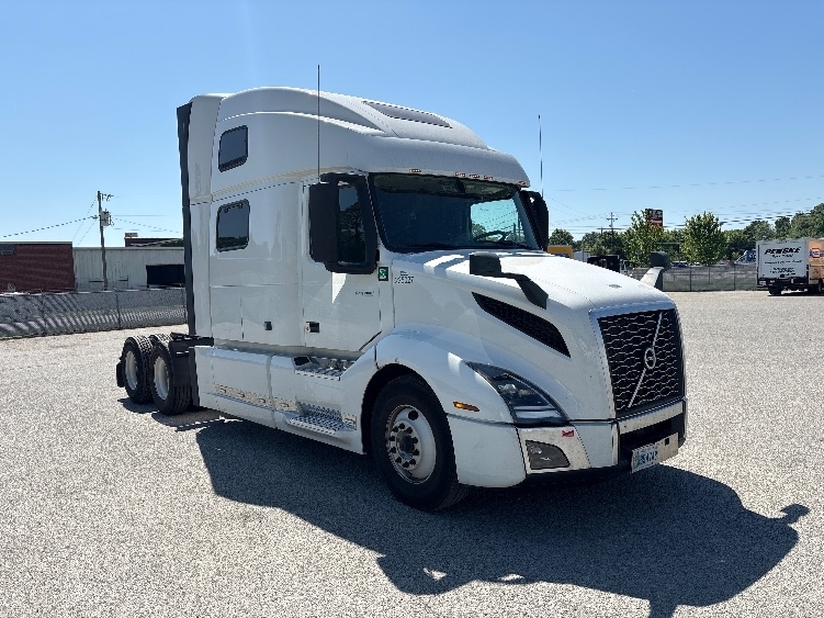 2023 VOLVO VNL64860 in Goldsboro, NC