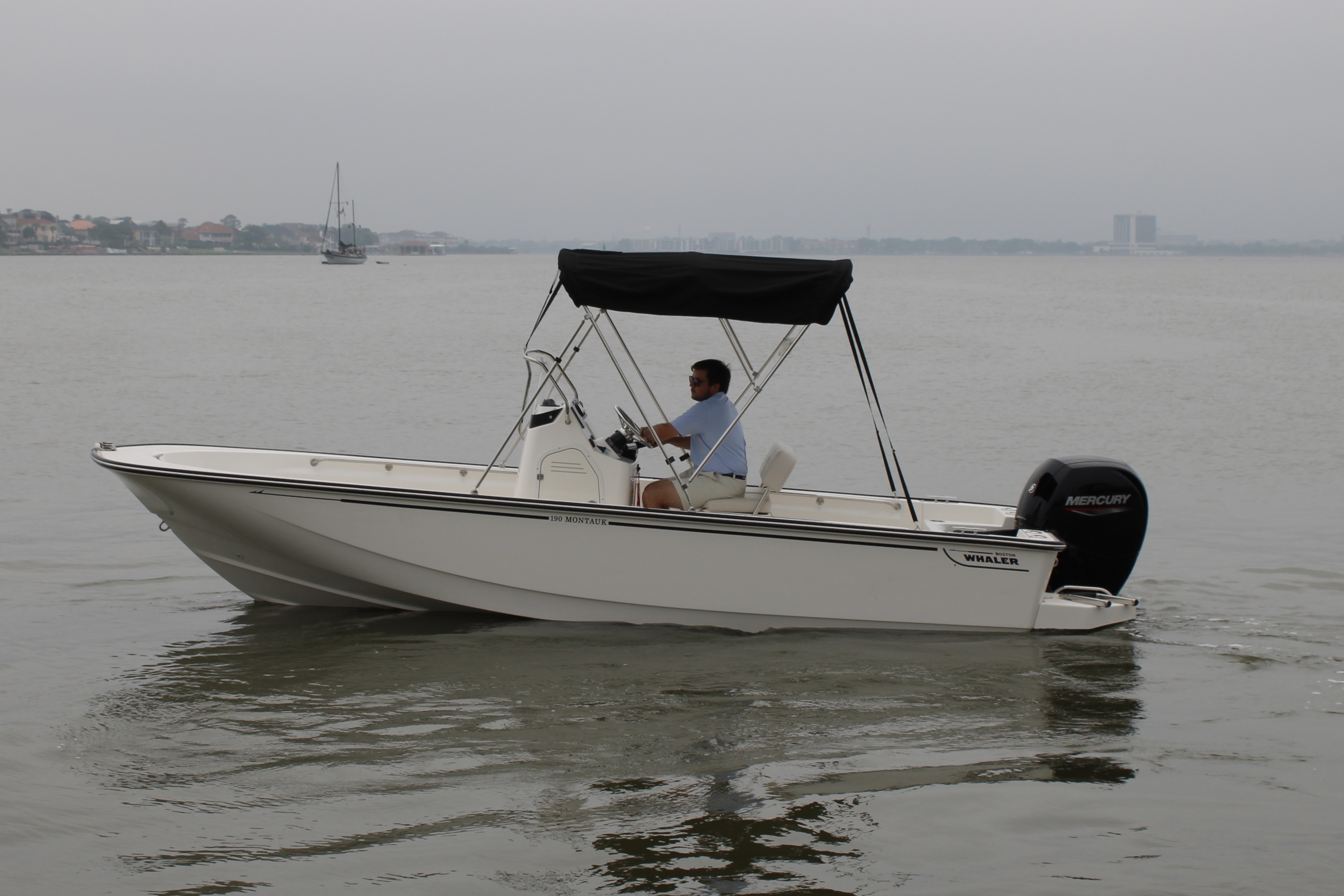 2026 Boston Whaler 190 Montauk in seabrook TX