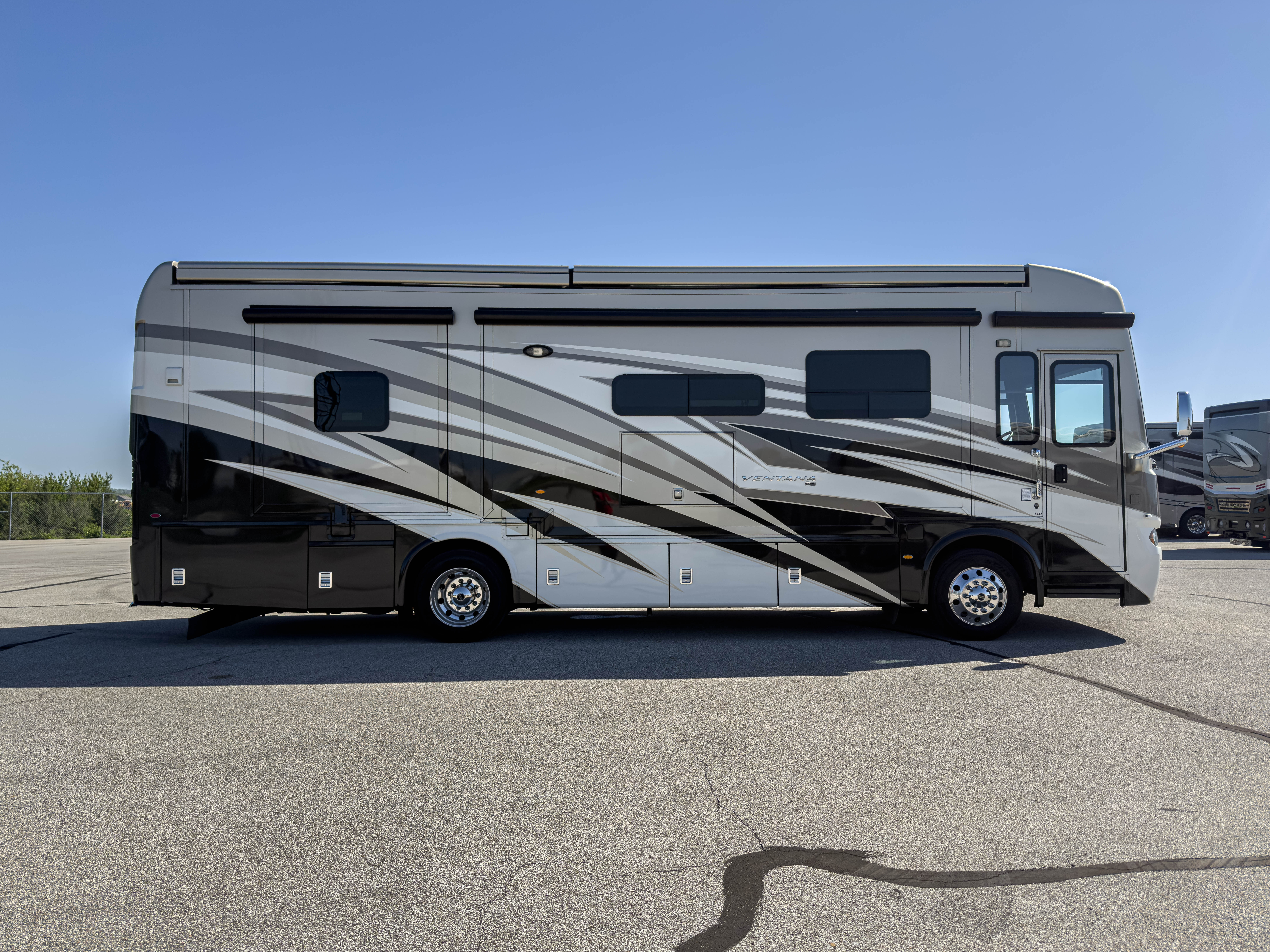 2021 Newmar Ventana 3412 in belton MO